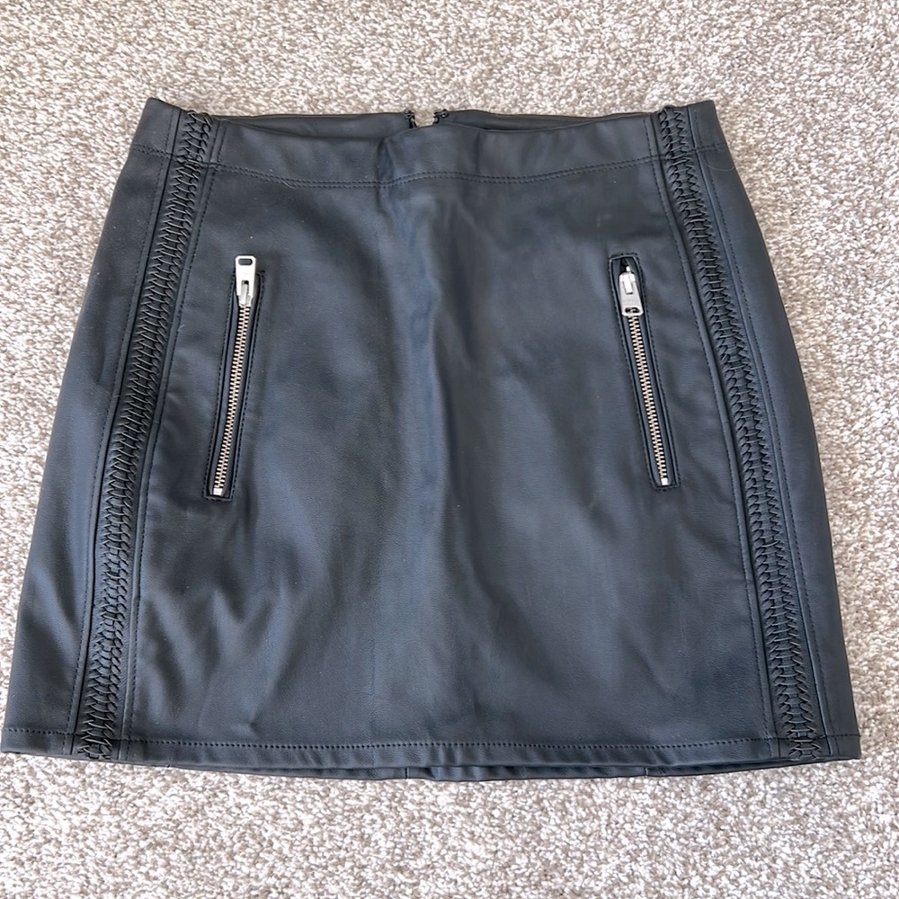 Express Woman’s Skirt